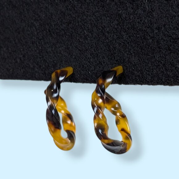 (2/$20) V. Faux Tortoiseshell Twisted Open Hoop Earrings - Picture 3 of 5